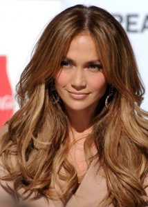 capelli color caramello Jennifer Lopez